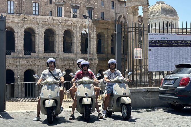 Vespa Tour Highlights of Rome - Trevi Fountain and the Pantheon
