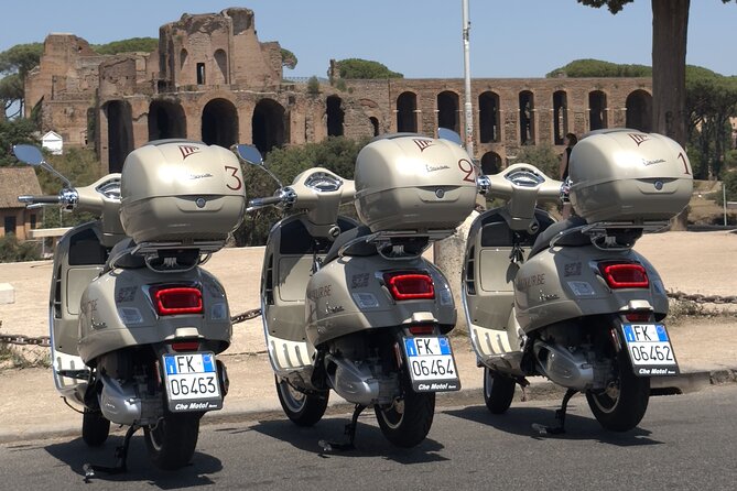 Vespa Tour Highlights of Rome - Piazza Navona and Piazza Venezia