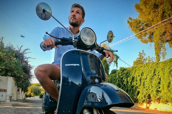 Vespa Tour in Rome with Nicolò - Piazza Navona opens the historic center