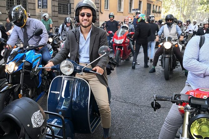 Vespa Tour in Rome with Nicolò - Piazza di Spagna brings you into elegant Rome
