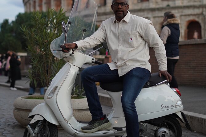 Vespa Tour in Rome with professional photographer - Castel Sant’Angelo and the ride back