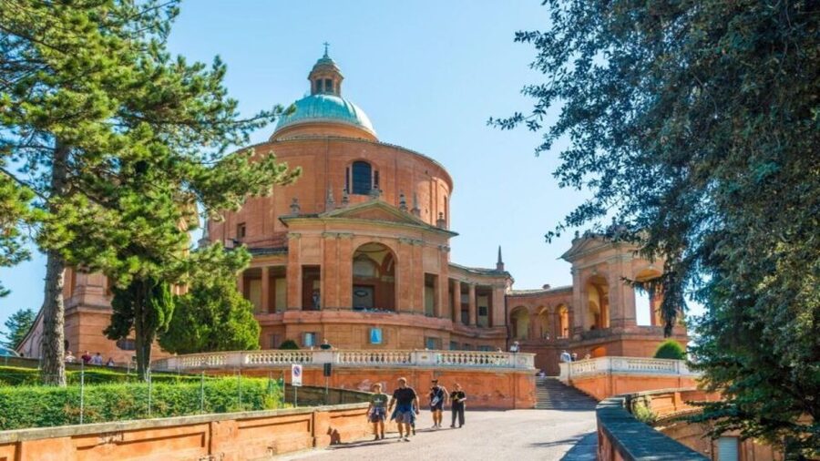 Vespa Tour in the Hills of Bologna - Sabbiuno, where the ride turns serious