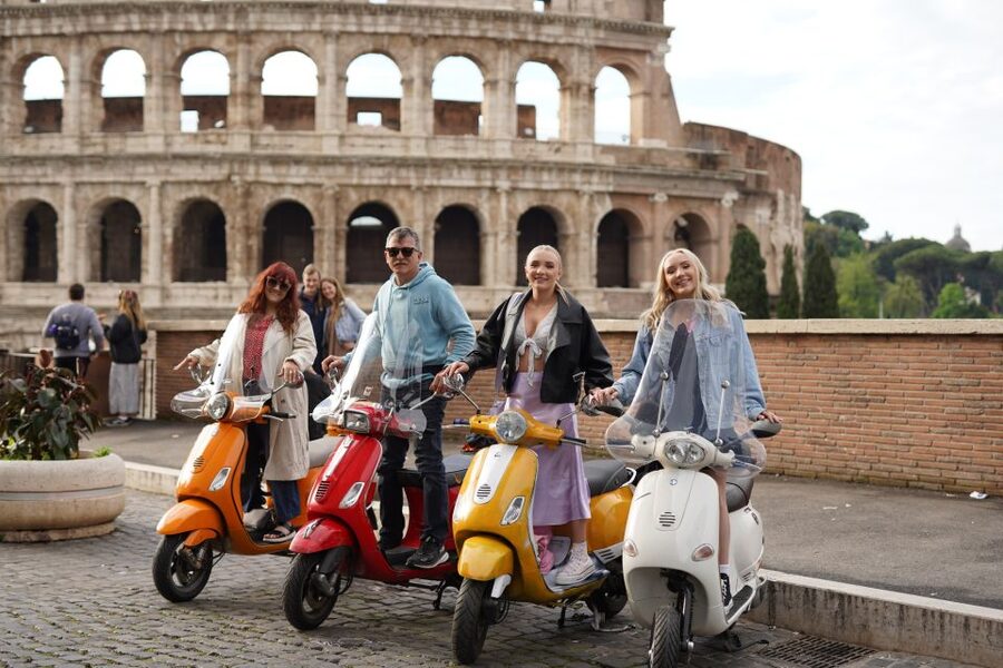 Vespa Tour with Professional Photographer - Starting points and the first ride