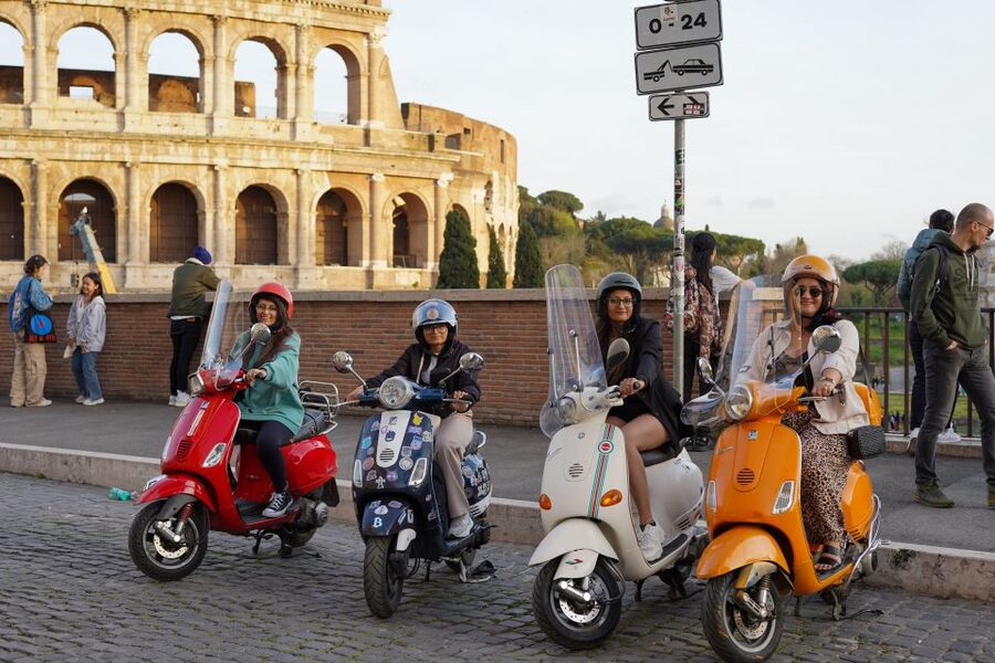Vespa tour with Professional Photoshoot - Why a Vespa tour works well in Rome