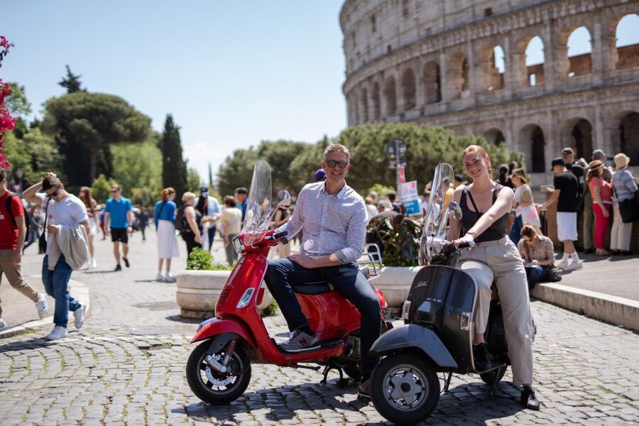 Vespa tour with Professional Photoshoot - Passing the Mouth of Truth and Piazza Venezia