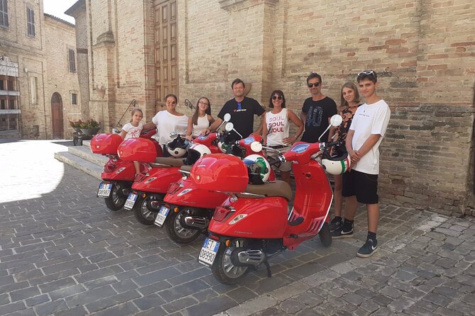 Vespa tour with written guide of Marche in Valdaso - Who will enjoy this ride most