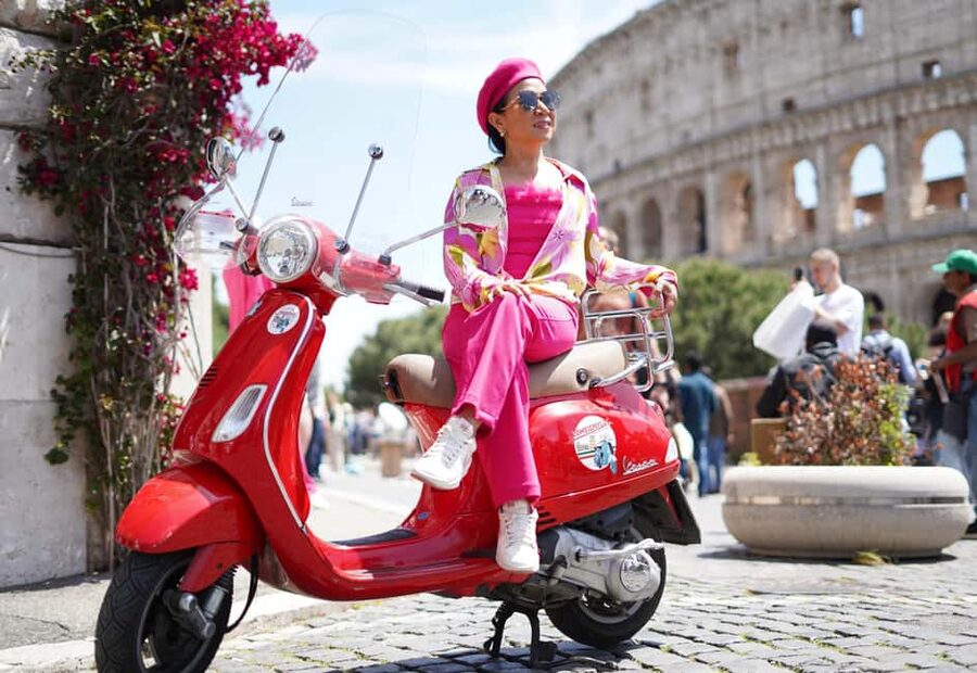 Vespa - Wine and Photography service in Rome - A fast Rome introduction from the back of a Vespa