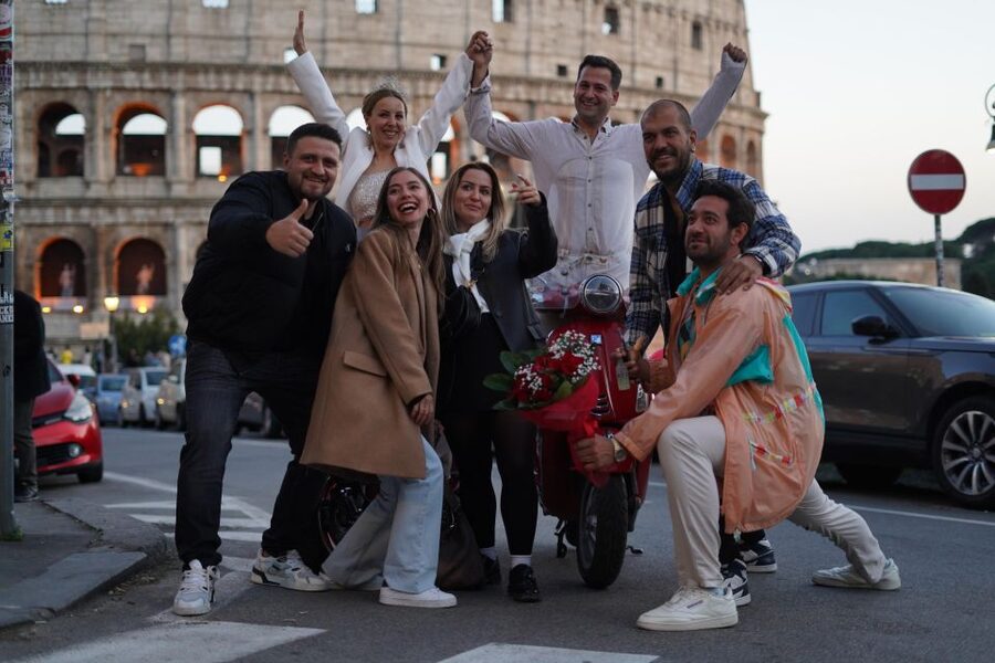 Vespa - Wine and Photography service in Rome - Trastevere and Acqua Paola: Rome in passing