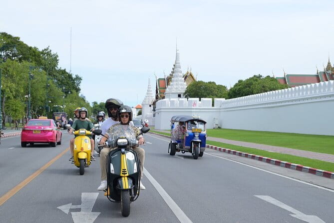 Vintage Scooter Bangkok Tour on Weekday (City Route) - Saranrom Park brings a quieter pause