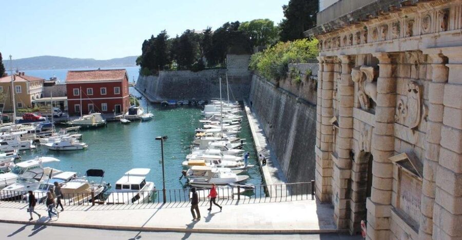 Zadar: E-scooter self guided tour - Key points to know before riding