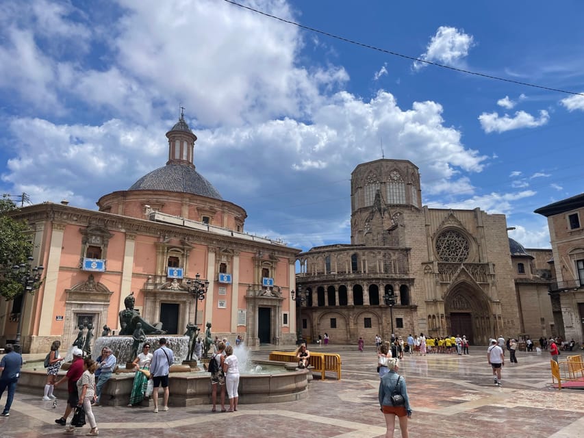 Zoom Through Valencia: Top 25 Hotspots on E-Scooters - Key points at a glance