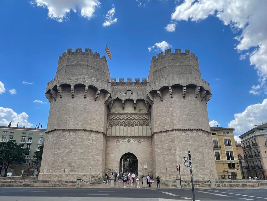 Zoom Through Valencia: Top 25 Hotspots on E-Scooters - What the guide adds to the ride